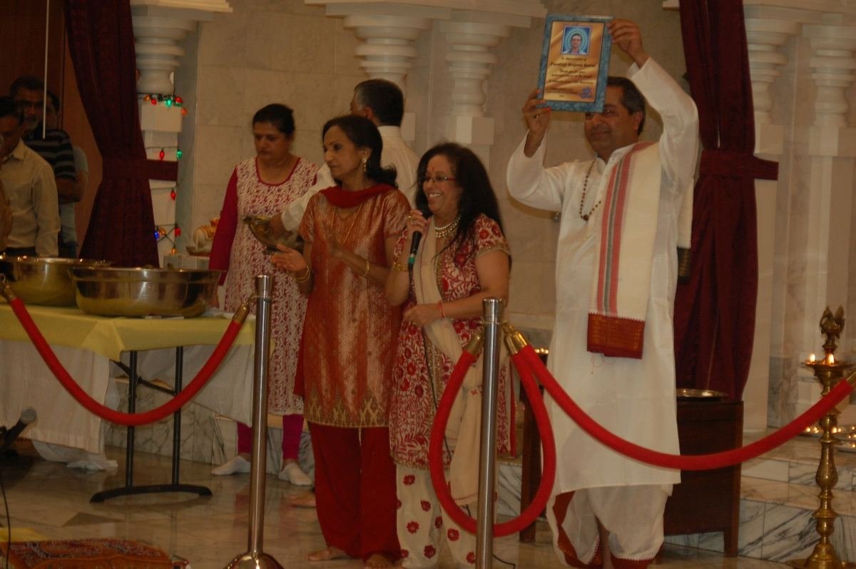 Panditji holding his Las Vegas community appreciation award at the Temple